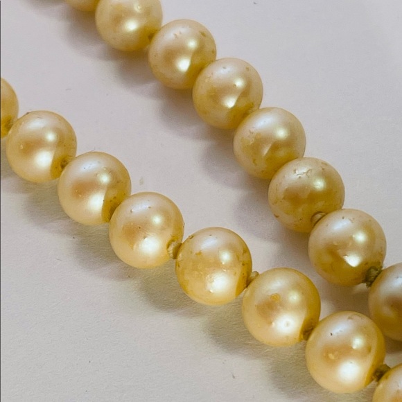 Vtg “Givenchy” 1977cream faux pearl hand knotted 26” necklace (showing wear) - Picture 6 of 6
